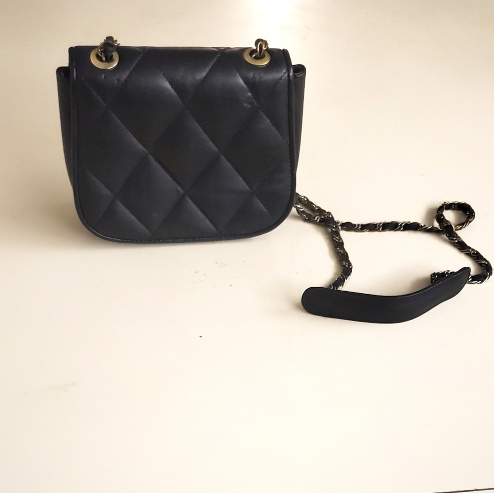 BLACK QUILTED CROSSBODY BAG..SIZE S